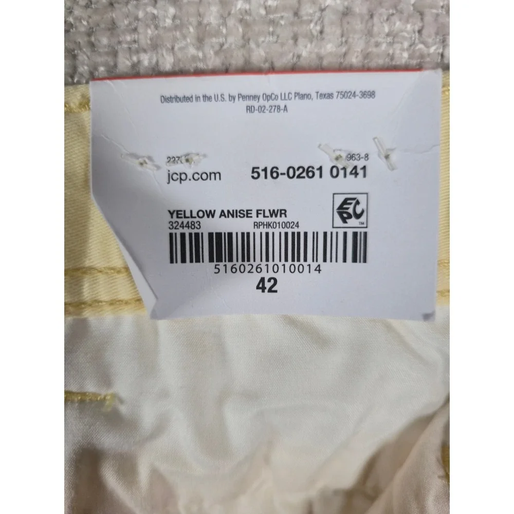 St Johns Bay‎ Mens 42 Yellow Anise Flat Front Shorts 9 Inseam *PLEASE READ*